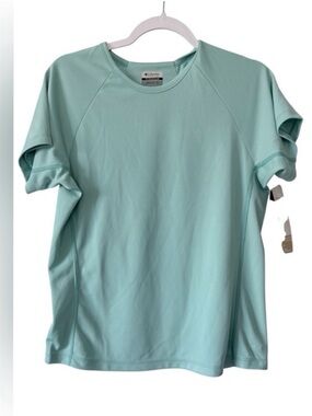 NWT Columbia Titanium Technical gear women’s Medium short sleeve teal top